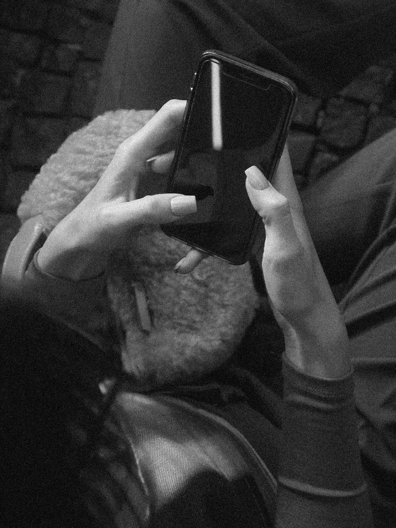 Hands holding a phone